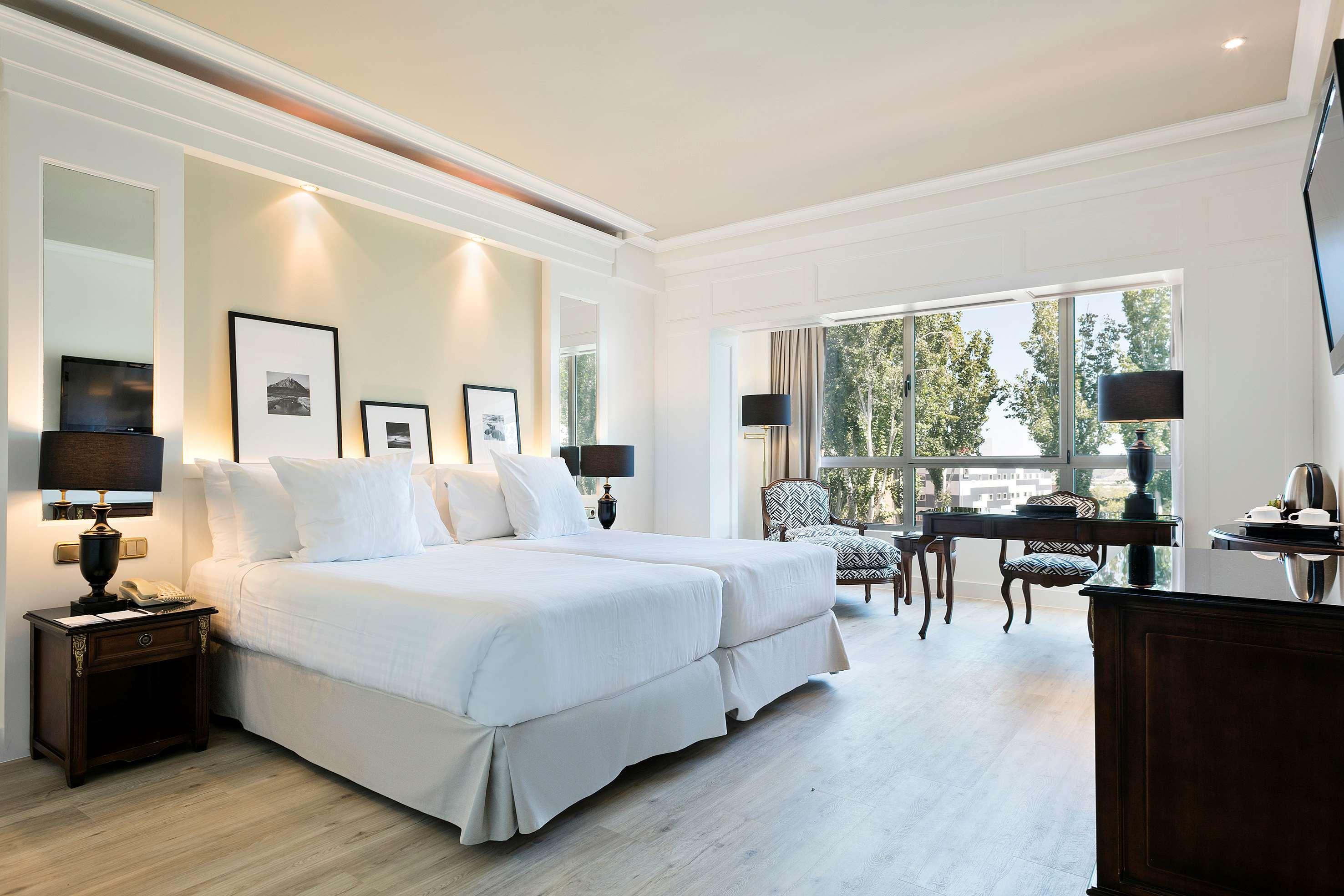 Hotel Melia Barajas Madrid Esterno foto