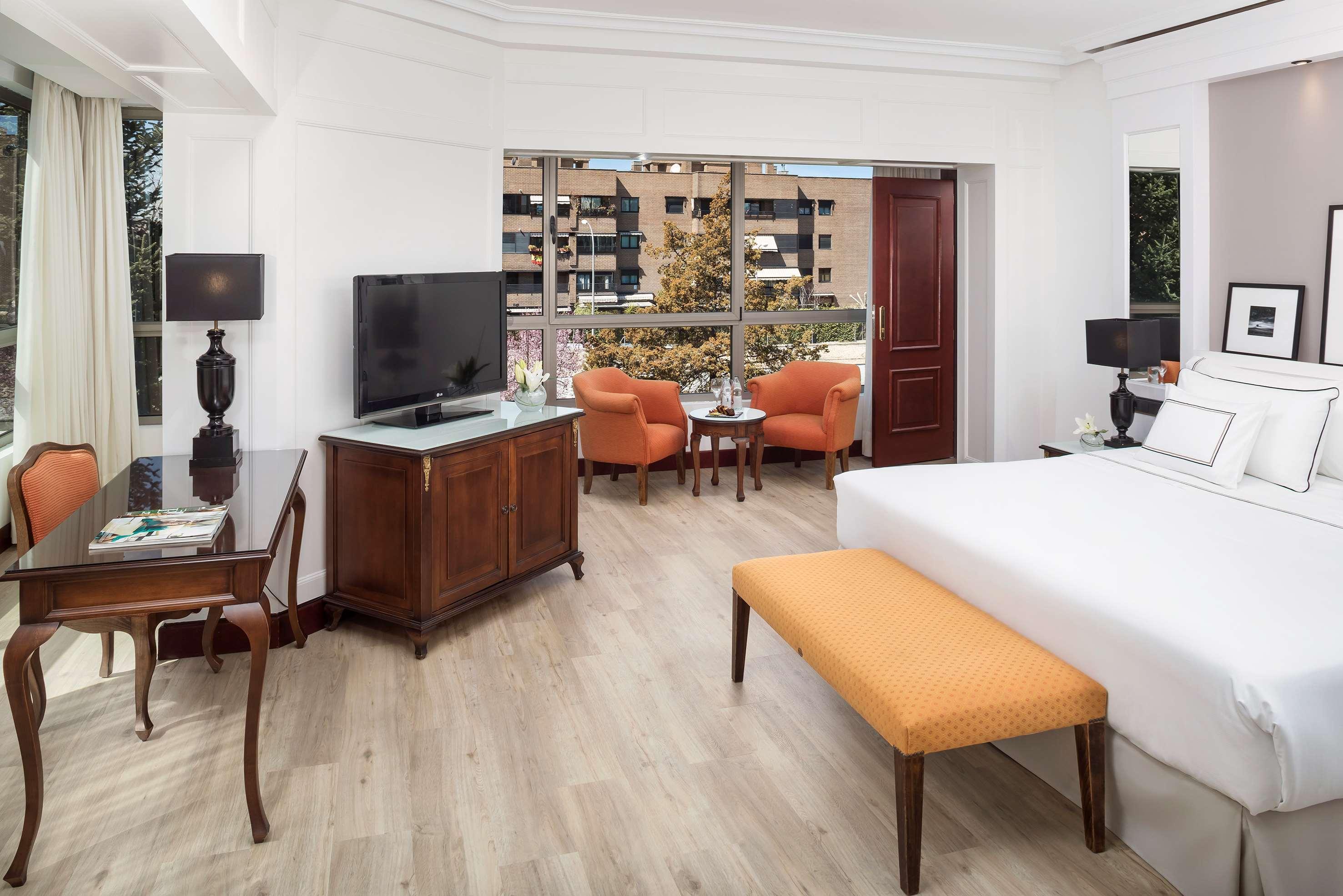 Hotel Melia Barajas Madrid Esterno foto
