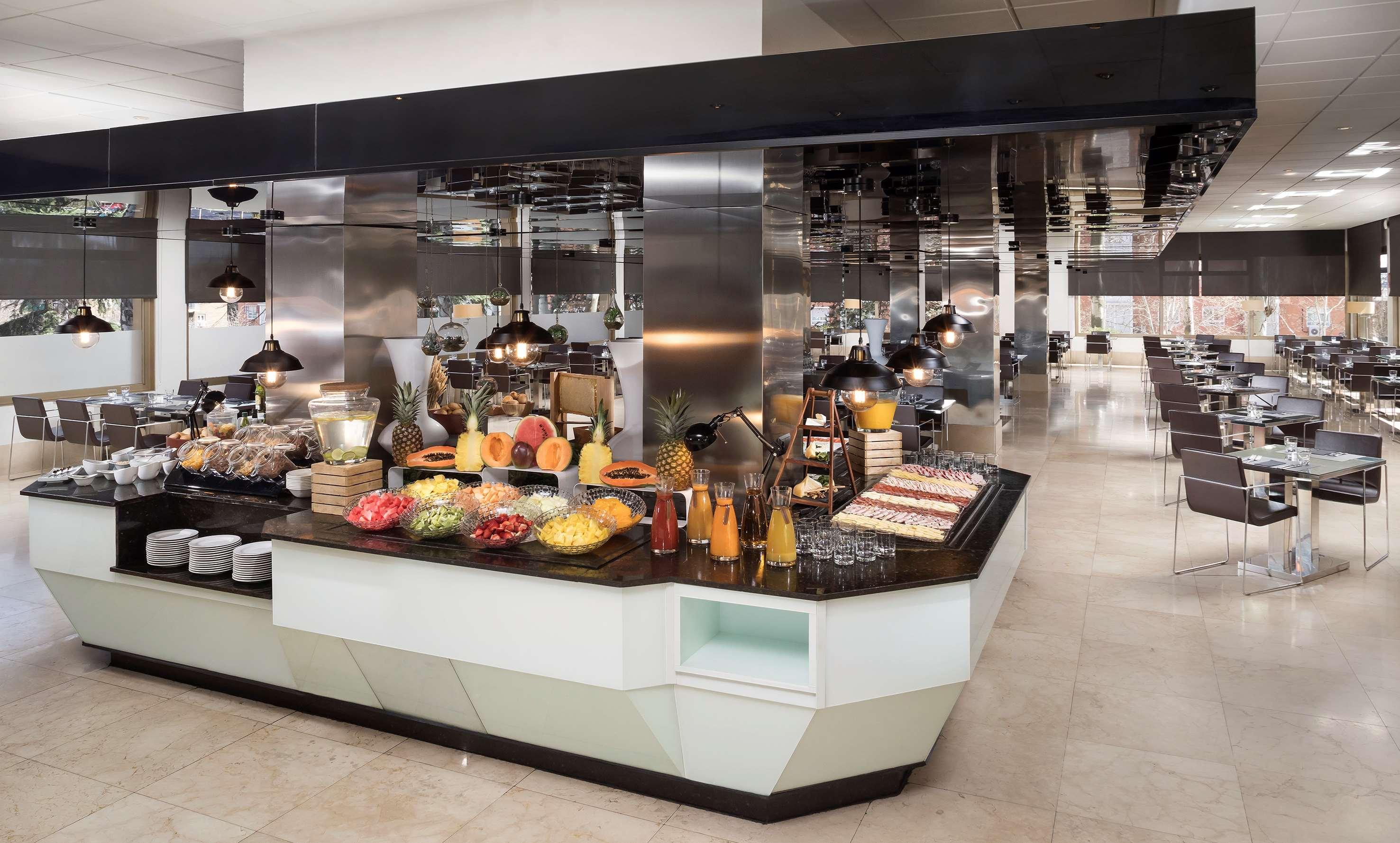 Hotel Melia Barajas Madrid Esterno foto