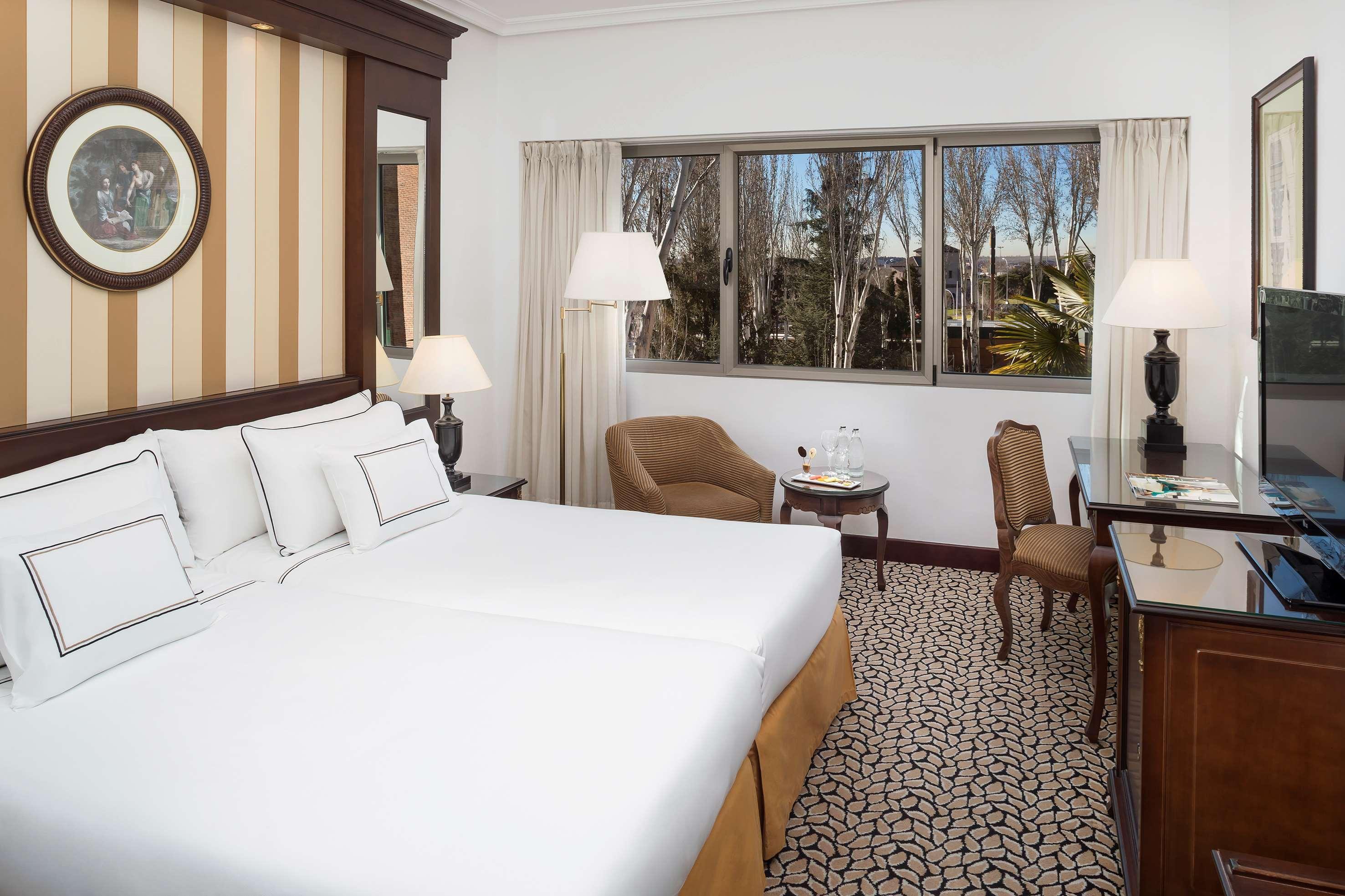 Hotel Melia Barajas Madrid Esterno foto