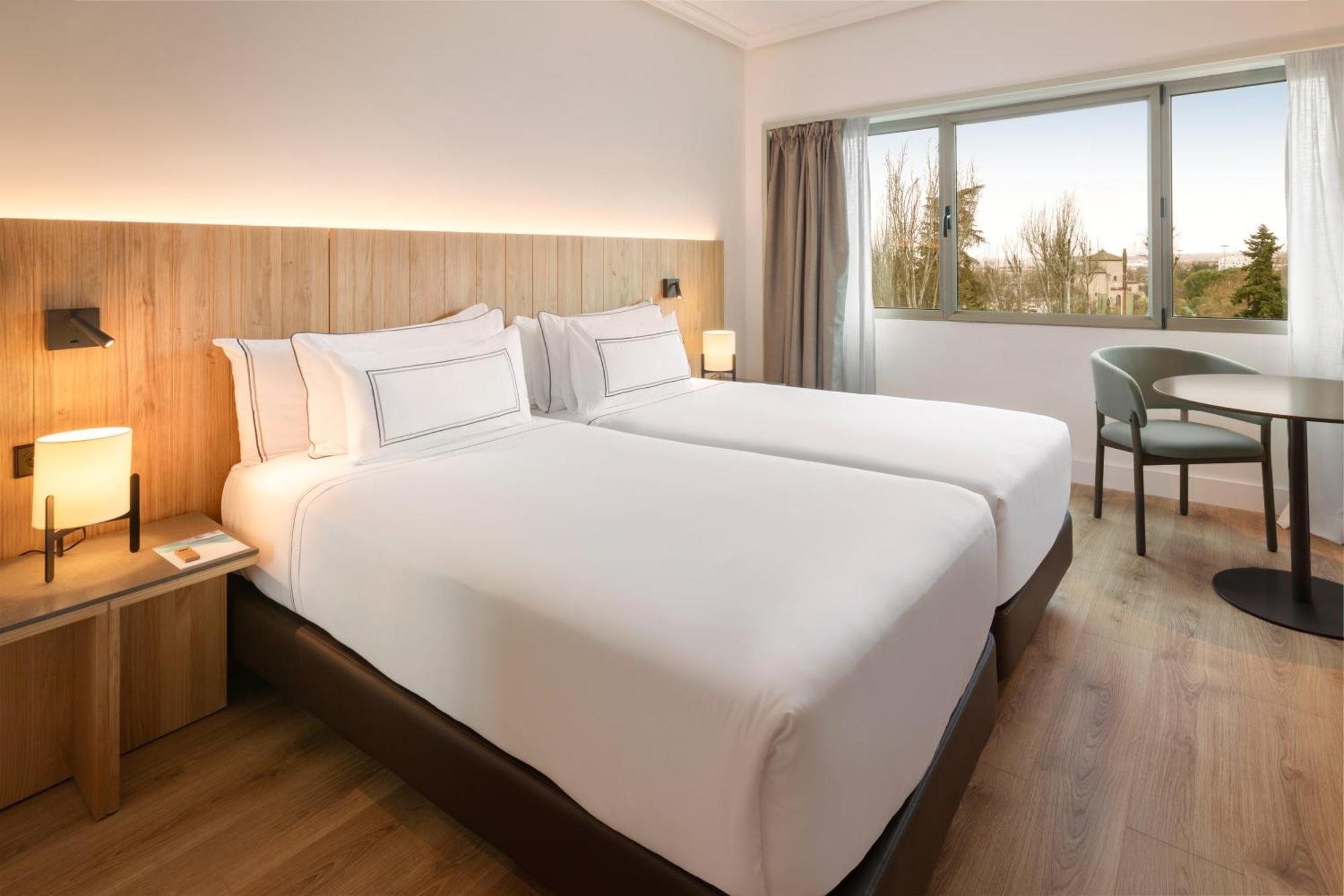 Hotel Melia Barajas Madrid Esterno foto