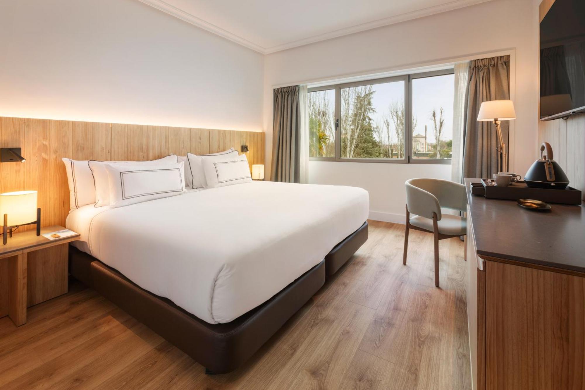 Hotel Melia Barajas Madrid Esterno foto
