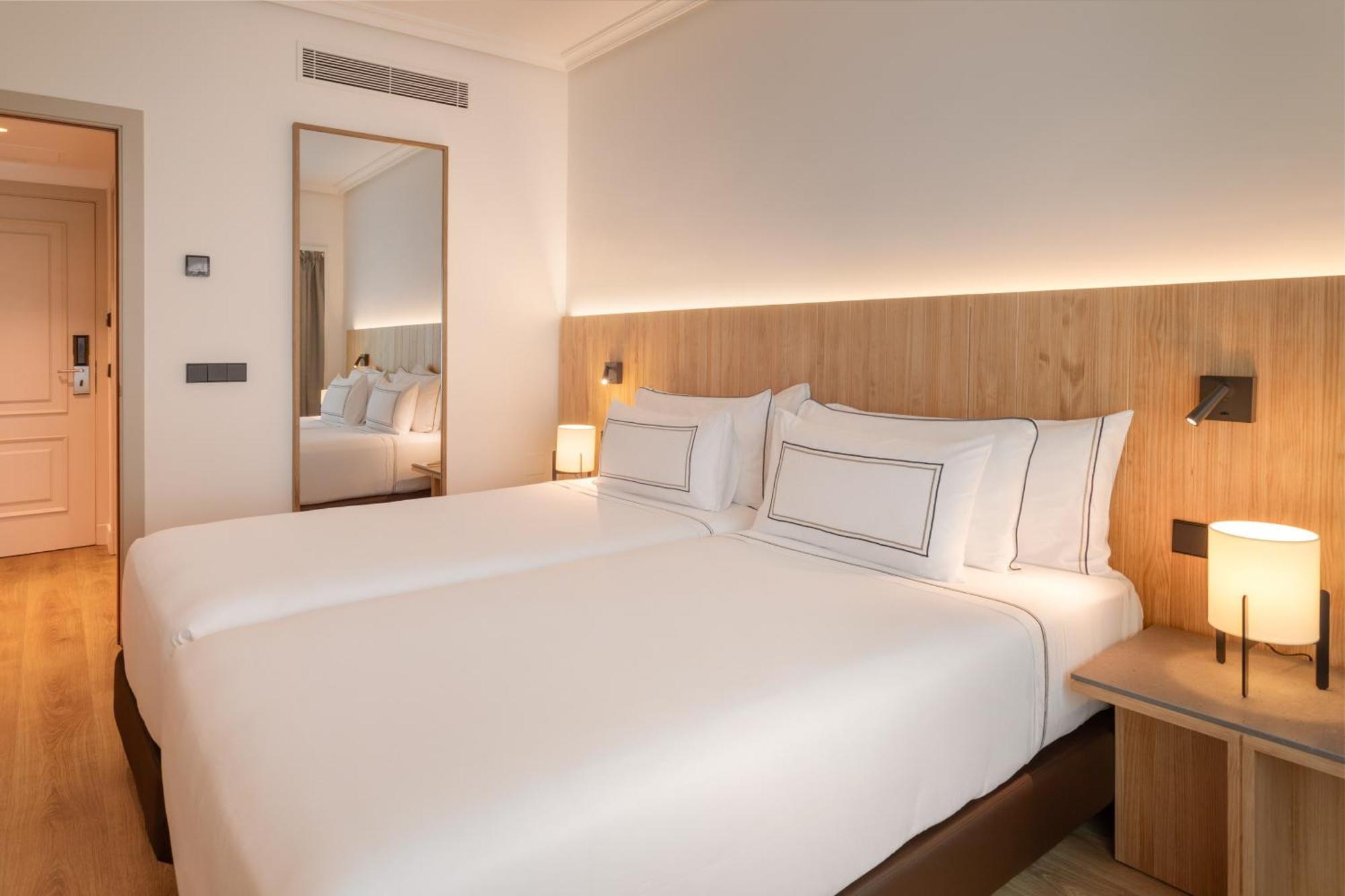 Hotel Melia Barajas Madrid Esterno foto