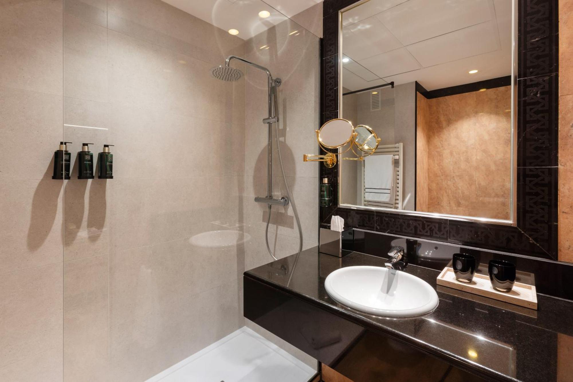 Hotel Melia Barajas Madrid Esterno foto